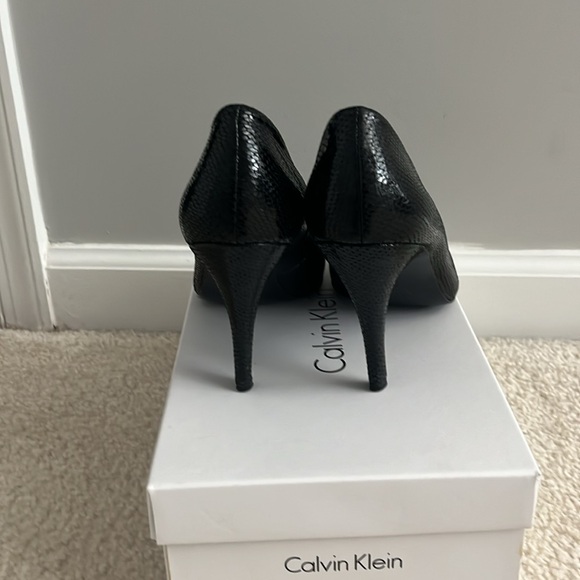 Calvin Klein - Salina Python Print, Black High Heels - Size 8.5M - Picture 3 of 7